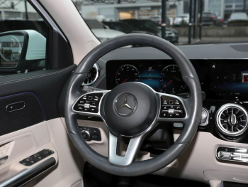 Mercedes-Benz GLA 200 4M Progressive Distronic Panorama 360°
