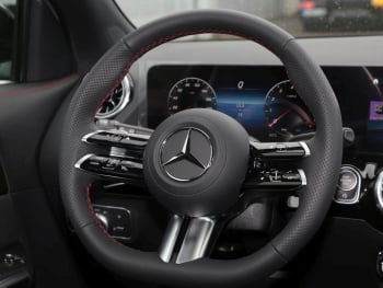 Mercedes-Benz GLA 200  AMG Night MBUX Navi-Prem Distronic 360°