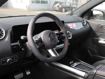 Mercedes-Benz GLA 200 AMG MBUX Navi-Prem. Distronic 360° AHK