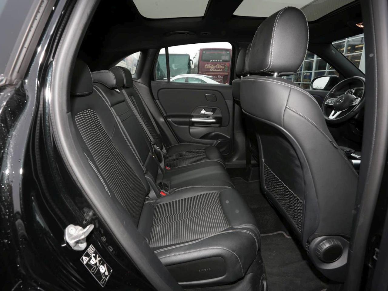 Mercedes-Benz GLA 200 d 4M Progressive MBUX Navi Panorama