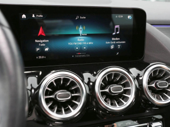 Mercedes-Benz GLA 200 d 4M Progressive MBUX Navi Panorama