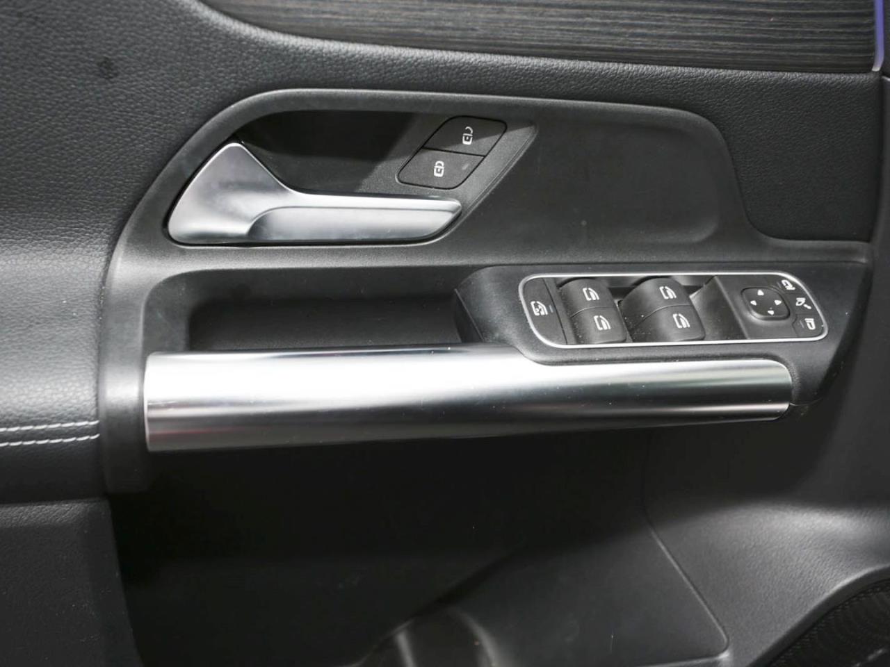 Mercedes-Benz GLA 200 d 4M Progressive MBUX Navi Panorama