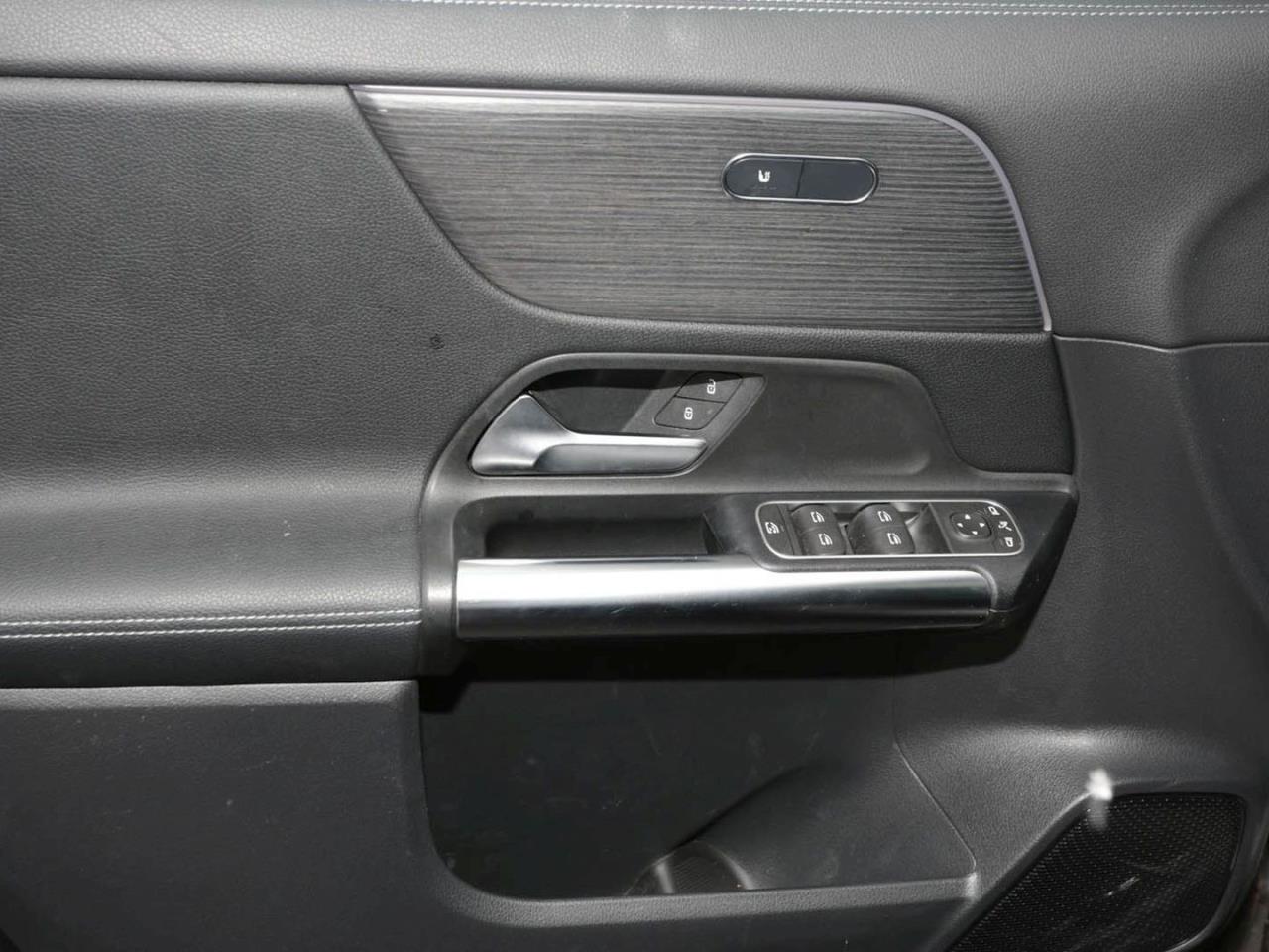 Mercedes-Benz GLA 200 d 4M Progressive MBUX Navi Panorama