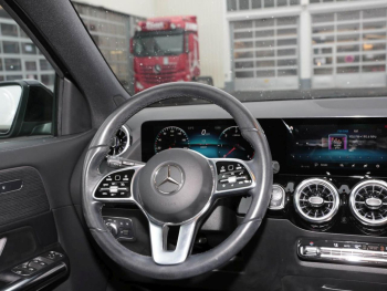 Mercedes-Benz GLA 200 d 4M Progressive MBUX Navi Panorama