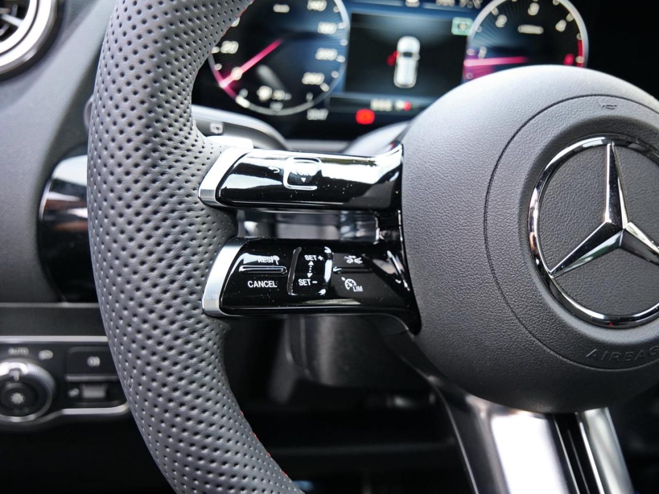 Mercedes-Benz GLA 200 d 4MATIC AMG Night Distronic AHK 360°