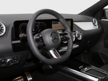 Mercedes-Benz GLA 200 d AMG MBUX Navi AHK Panorama Memory