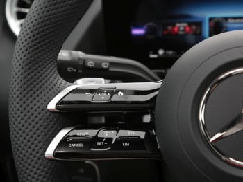 Mercedes-Benz GLA 200 d AMG Night  MBUX Navi-Prem Panorama AHK