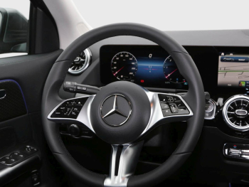 Mercedes-Benz GLA 200 d Progressive MBUX Navi Distronic AHK