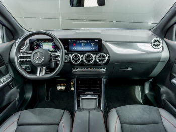 Mercedes-Benz GLA 200 d AMG Kamera Distronic Easy-Pack AHK