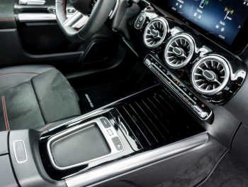 Mercedes-Benz GLA 200 d AMG Kamera Distronic Easy-Pack AHK
