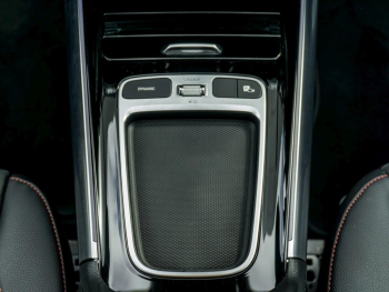 Mercedes-Benz GLA 200 d AMG Kamera Distronic Easy-Pack AHK