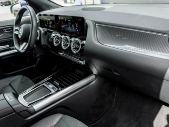 Mercedes-Benz GLA 200 d AMG Kamera Distronic Easy-Pack AHK
