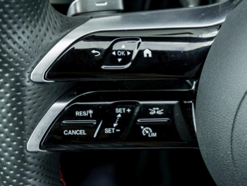 Mercedes-Benz GLA 200 d AMG Kamera Distronic Easy-Pack AHK