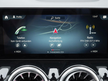 Mercedes-Benz GLA 200 Progressive Night Panorama Distronic 360°