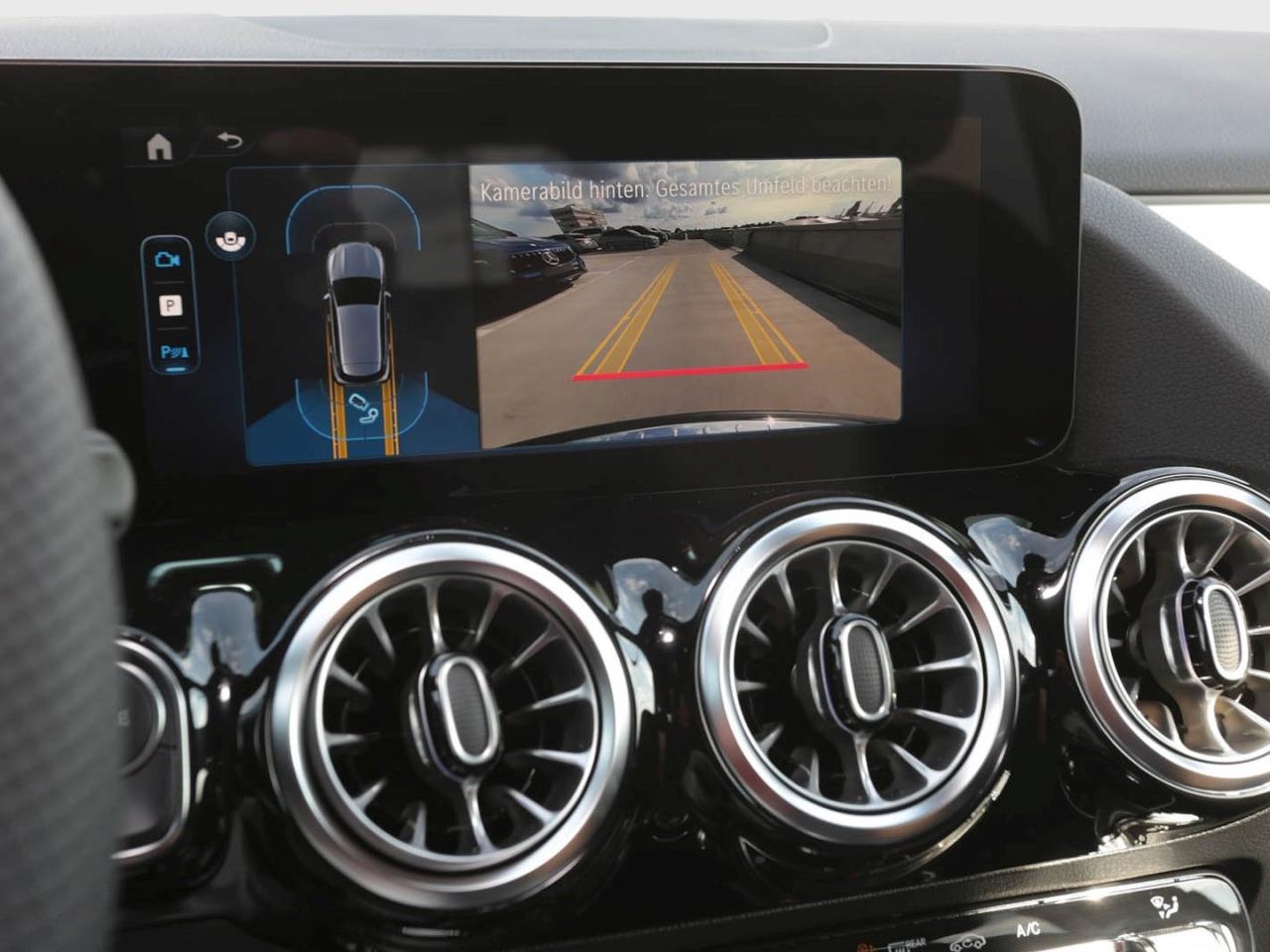 Mercedes-Benz GLA 200 AMG Night MBUX AHK Park-Paket Easy-Pack