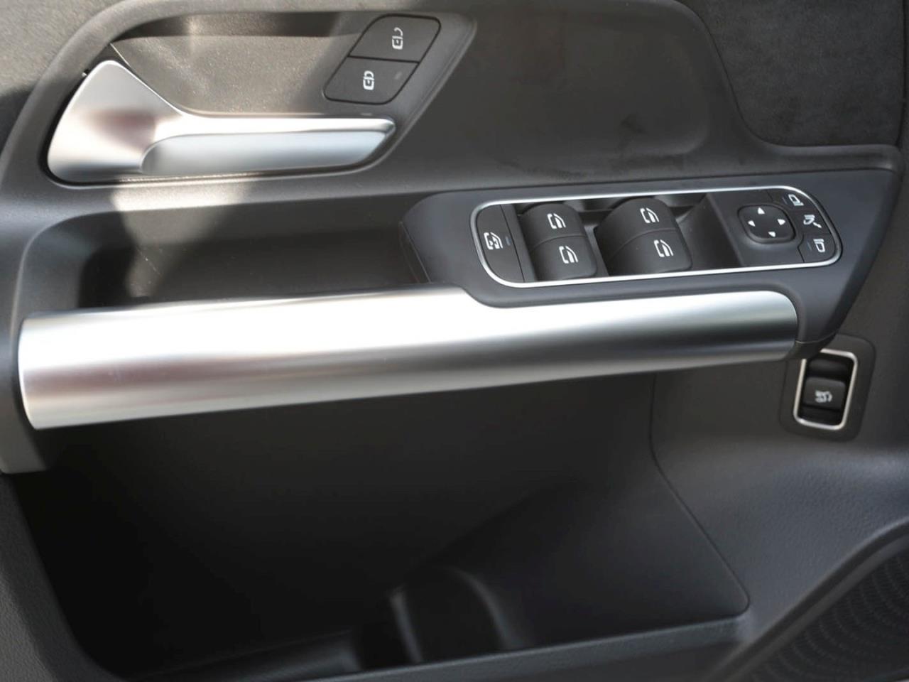 Mercedes-Benz GLA 200 AMG Night MBUX AHK Park-Paket Easy-Pack