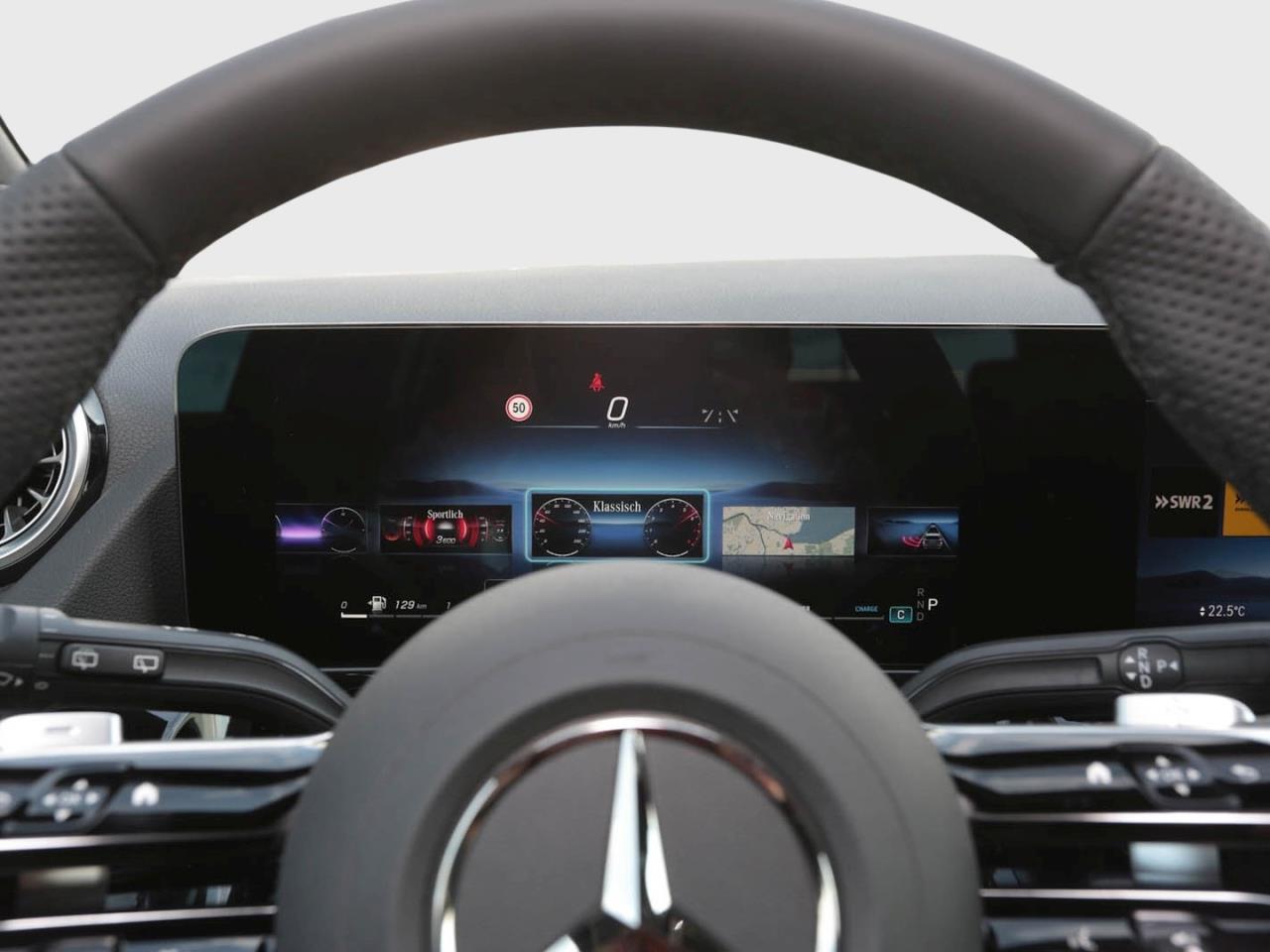 Mercedes-Benz GLA 200 AMG Night MBUX AHK Park-Paket Easy-Pack