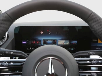 Mercedes-Benz GLA 200 AMG Night MBUX AHK Park-Paket Easy-Pack