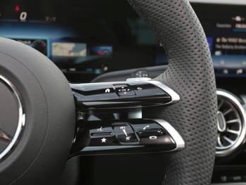 Mercedes-Benz GLA 200 AMG Night MBUX AHK Park-Paket Easy-Pack
