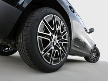 Mercedes-Benz GLA 200 AMG Night MBUX AHK Park-Paket Easy-Pack