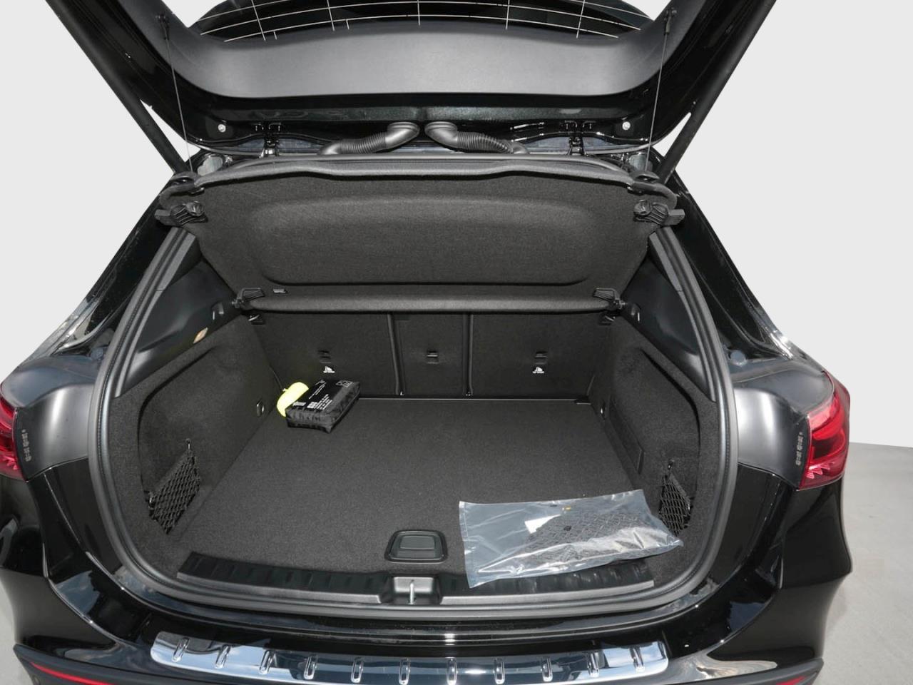 Mercedes-Benz GLA 200 AMG Night MBUX AHK Park-Paket Easy-Pack