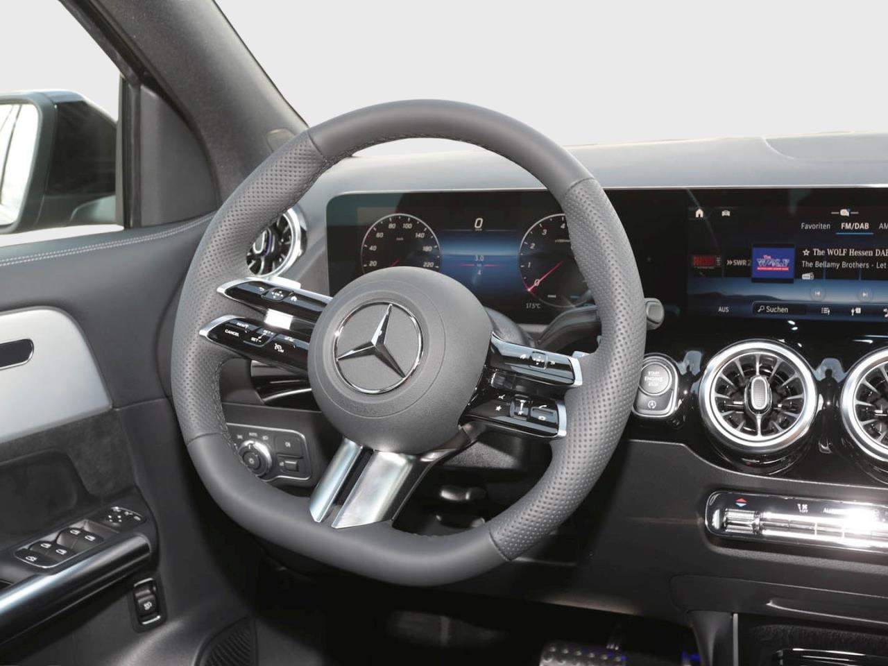 Mercedes-Benz GLA 200 AMG Night MBUX AHK Park-Paket Easy-Pack