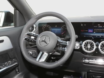 Mercedes-Benz GLA 200 AMG Night MBUX AHK Park-Paket Easy-Pack