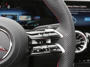 Mercedes-Benz GLA 200 AMG MBUX Navi Prem. AHK 360° Kamera LED