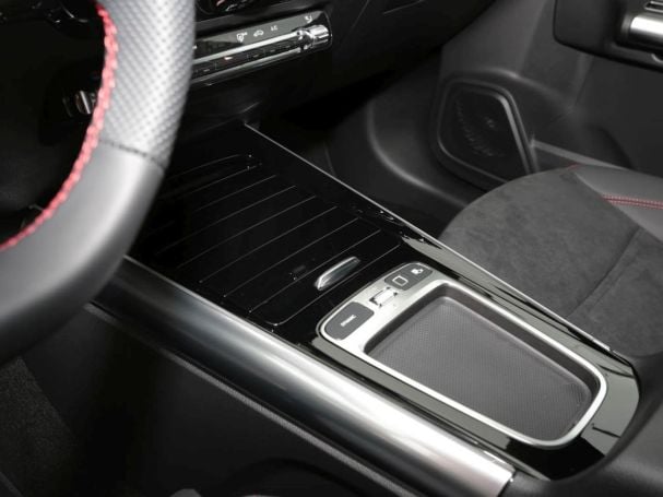 Mercedes-Benz GLA 200 AMG MBUX Navi Prem. AHK 360° Kamera LED Mercedes-Benz GLA 200 AMG MBUX Navi Prem. AHK 360° Kamera LED
