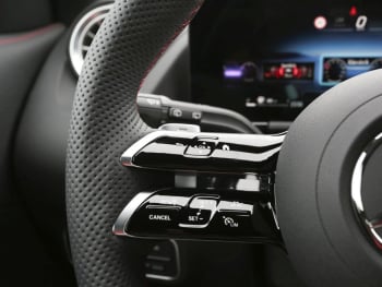 Mercedes-Benz GLA 200 AMG MBUX Navi Prem. AHK 360° Kamera LED