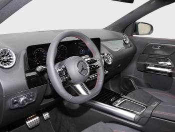 Mercedes-Benz GLA 200 AMG MBUX Navi Prem. AHK 360° Kamera LED