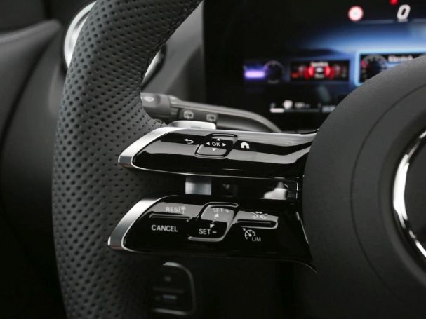 Mercedes-Benz GLA 200 AMG Night Navi Kamera Easy-Pack Totwinkel Mercedes-Benz GLA 200 AMG Night Navi Kamera Easy-Pack Totwinkel