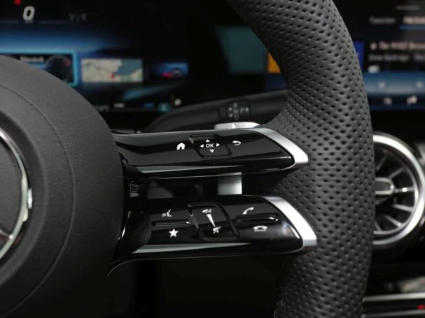 Mercedes-Benz GLA 200 AMG Night Navi Kamera Easy-Pack Totwinkel Mercedes-Benz GLA 200 AMG Night Navi Kamera Easy-Pack Totwinkel