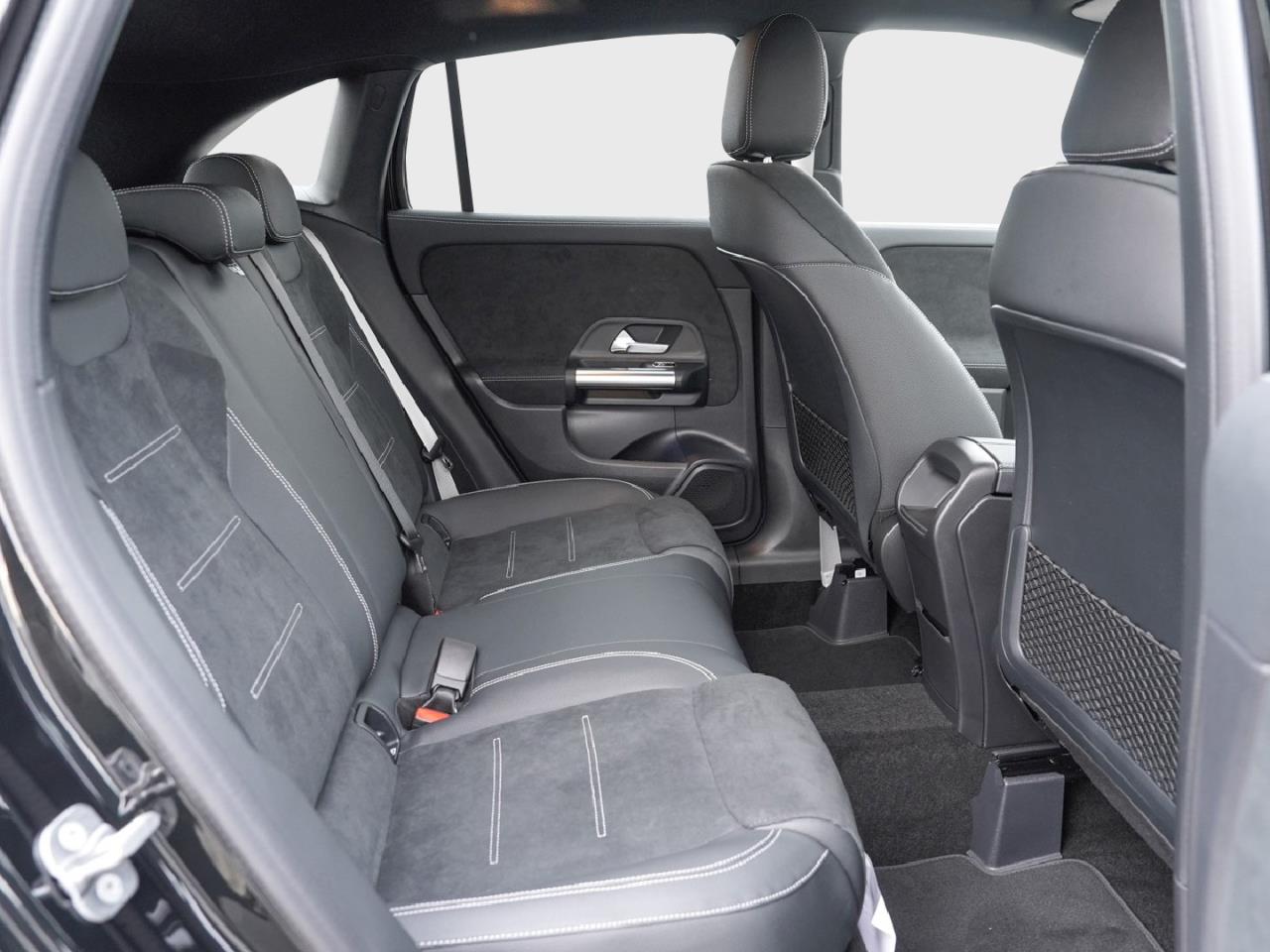 Mercedes-Benz GLA 200 AMG Night Navi AHK Kamera Lenkradheizung