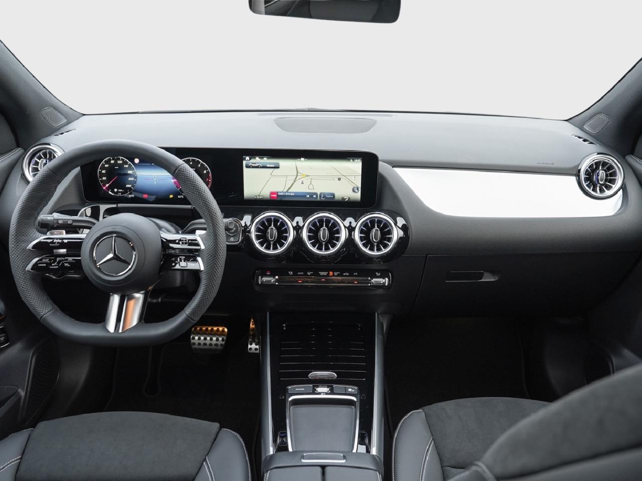 Mercedes-Benz GLA 200 AMG Night Navi AHK Kamera Lenkradheizung