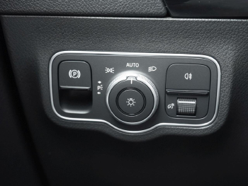 Mercedes-Benz GLA 200 AMG Night Navi AHK Kamera Lenkradheizung