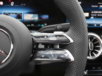 Mercedes-Benz GLA 200 AMG Night MBUX Navi AHK ParkP EasyPack