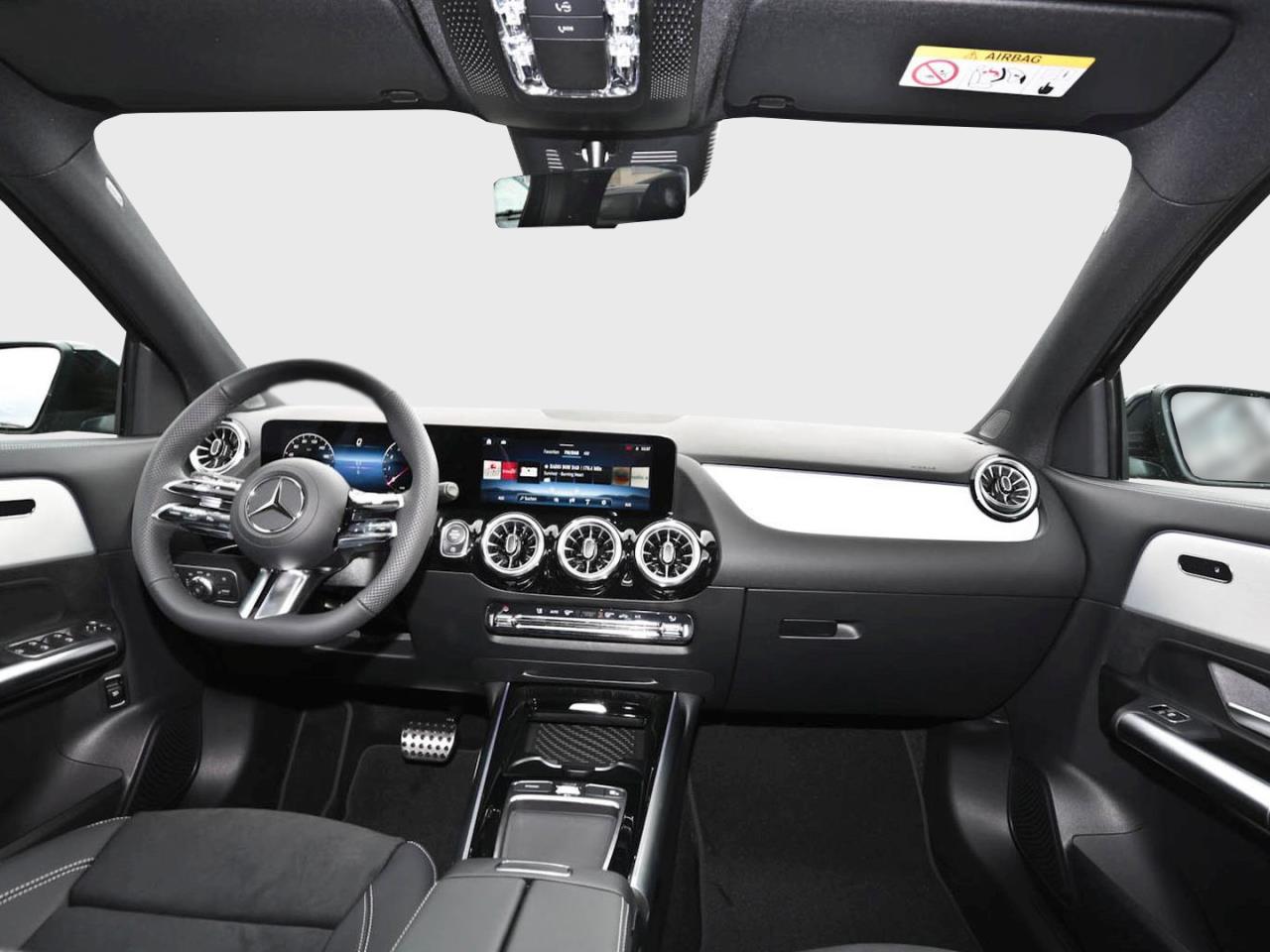 Mercedes-Benz GLA 200 AMG Night MBUX Navi AHK ParkP EasyPack