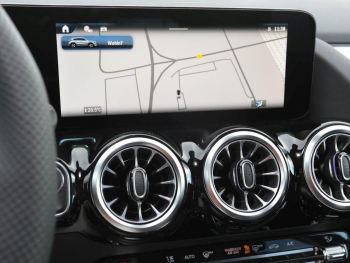 Mercedes-Benz GLA 200 AMG Night MBUX Navi AHK ParkP EasyPack