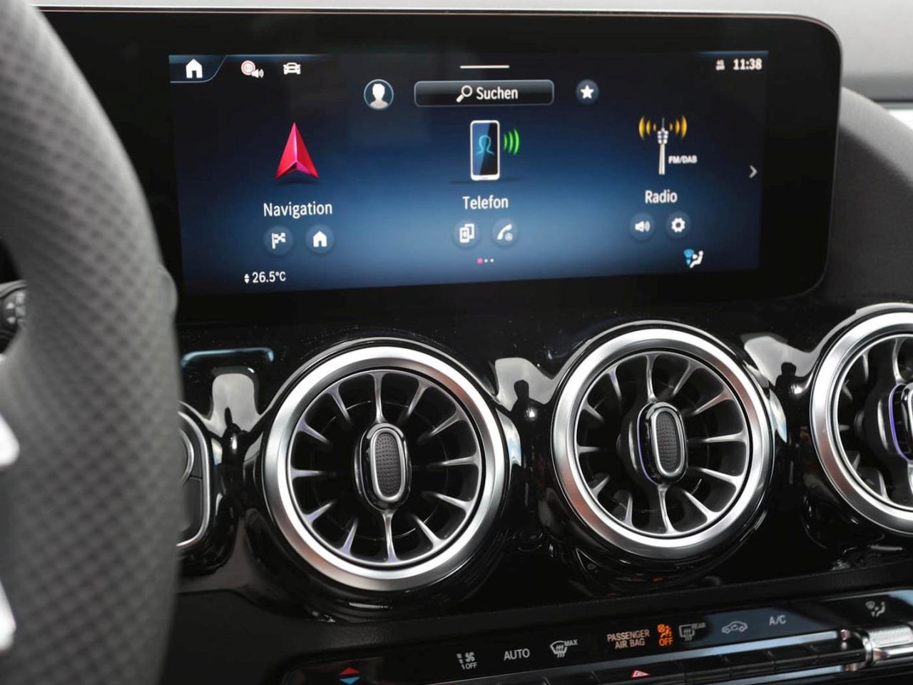 Mercedes-Benz GLA 200 AMG Night MBUX Navi AHK ParkP EasyPack