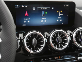 Mercedes-Benz GLA 200 AMG Night MBUX Navi AHK ParkP EasyPack