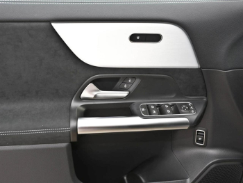 Mercedes-Benz GLA 200 AMG Night MBUX Navi AHK ParkP EasyPack