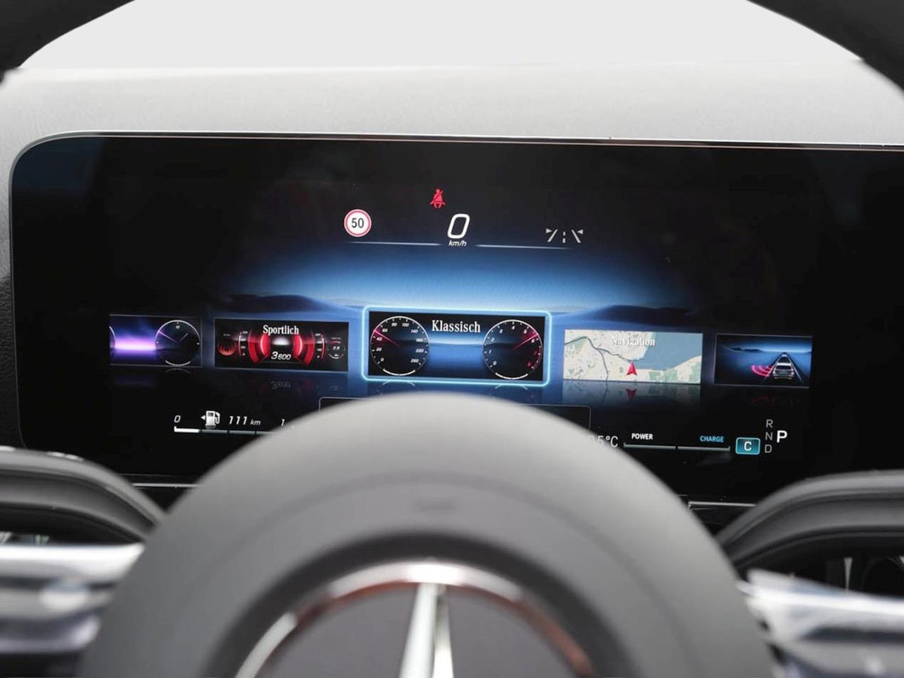 Mercedes-Benz GLA 200 AMG Night MBUX Navi AHK ParkP EasyPack