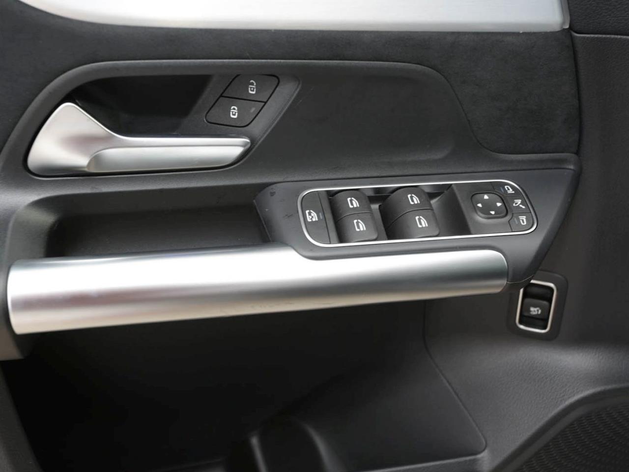 Mercedes-Benz GLA 200 AMG Night MBUX Navi AHK ParkP EasyPack