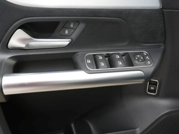 Mercedes-Benz GLA 200 AMG Night MBUX Navi AHK ParkP EasyPack