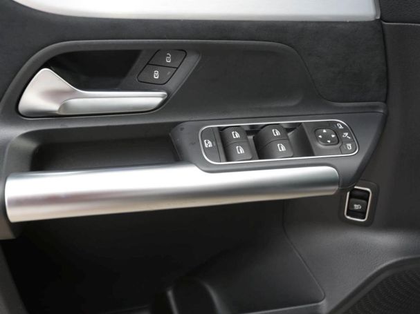 Mercedes-Benz GLA 200 AMG Night MBUX Navi AHK ParkP EasyPack