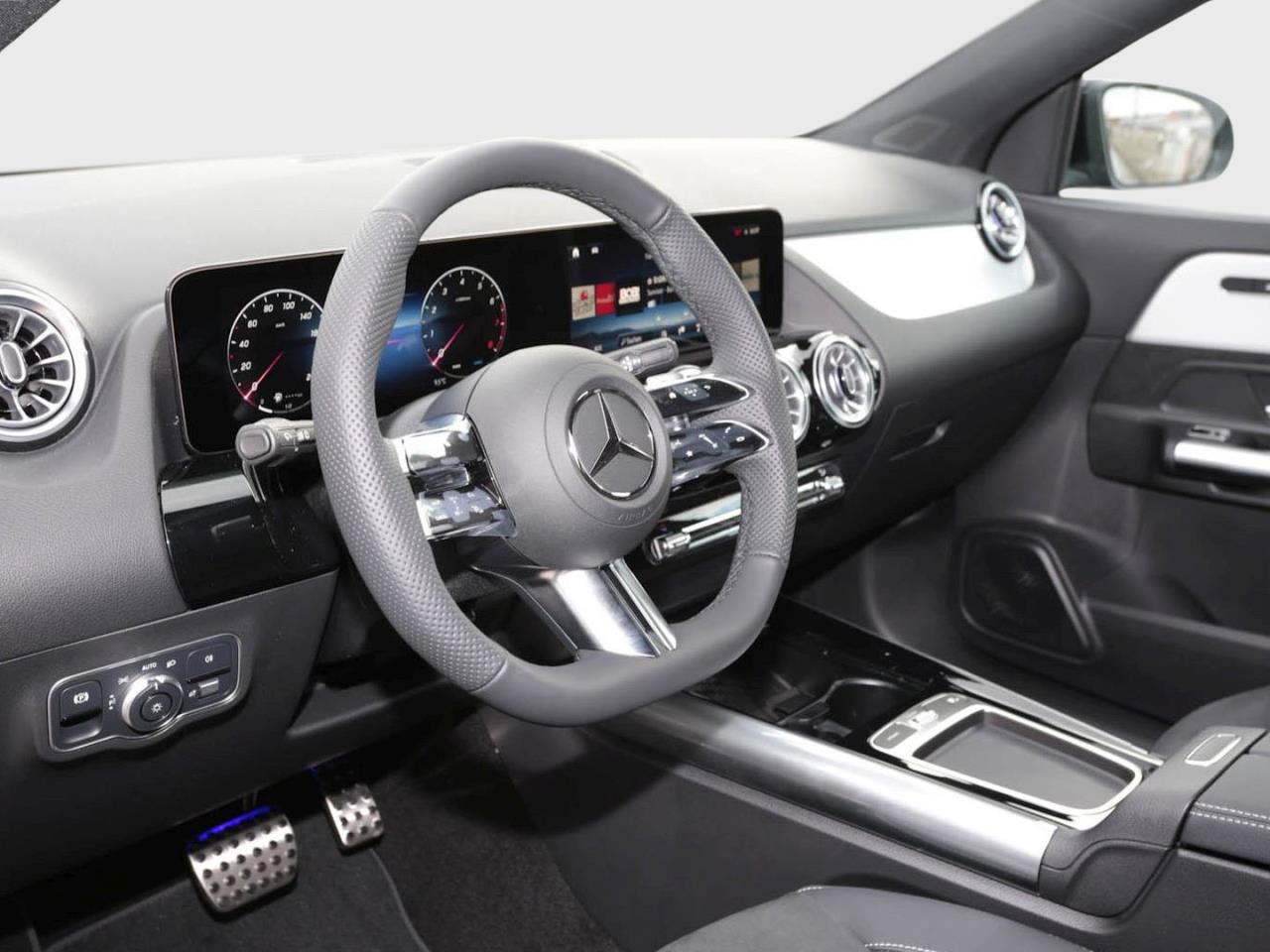 Mercedes-Benz GLA 200 AMG Night MBUX Navi AHK ParkP EasyPack