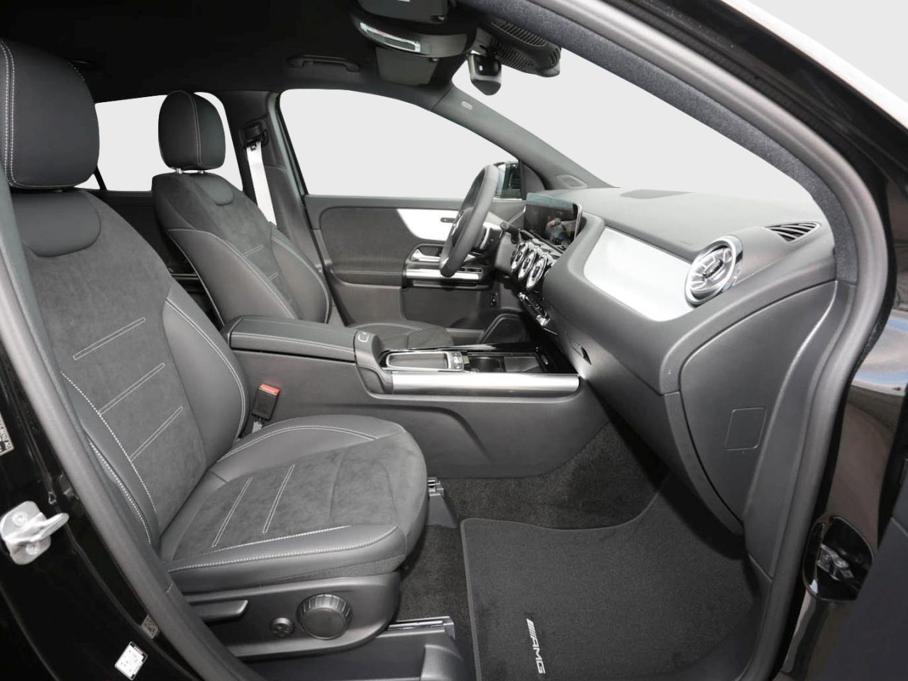 Mercedes-Benz GLA 200 AMG Night MBUX Navi AHK ParkP EasyPack