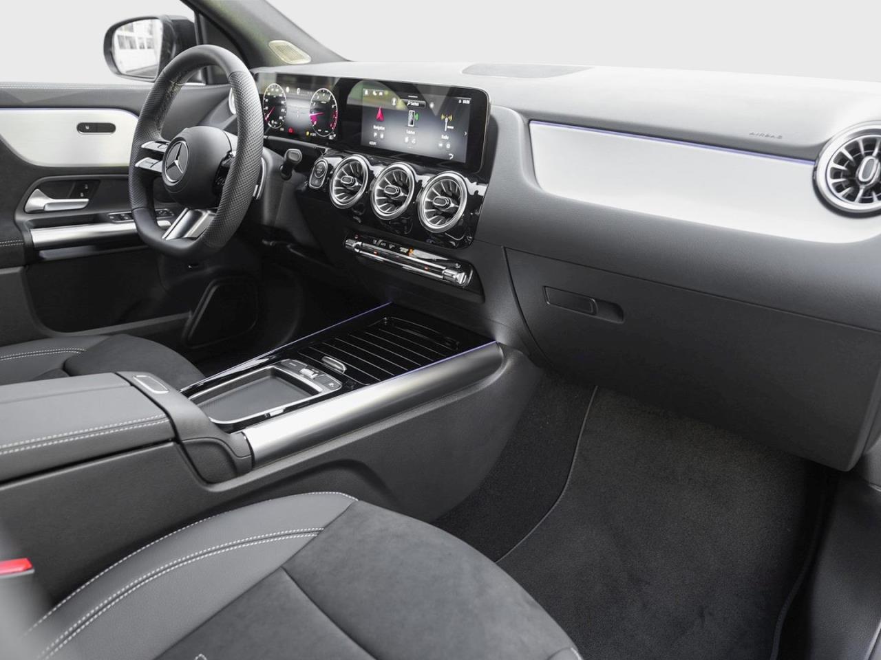 Mercedes-Benz GLA 200 AMG Night MBUX Navi EasyP AHK ParkPaket