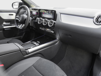 Mercedes-Benz GLA 200 AMG Night MBUX Navi EasyP AHK ParkPaket